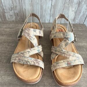 Clarks Brynn Ave Adjustable Floral Sandals Womens 10